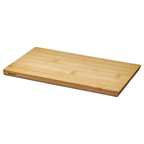 APTITLIG: ljusbrun skärbräda i bambu med släta kanter.