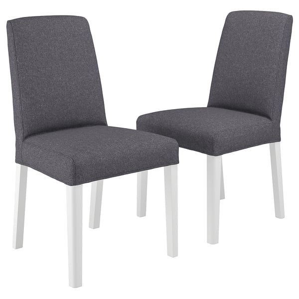 Två grå BERGMUND stolar, klädda med tyg, vita träben, rektangulär form.