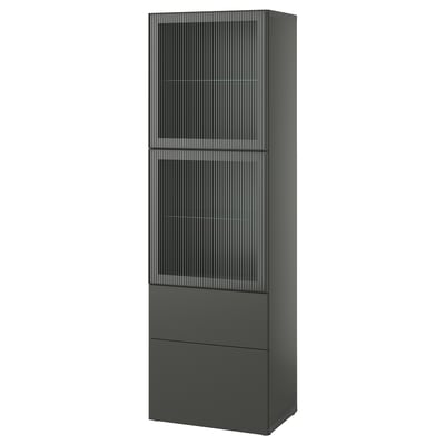 Hög svart förvaringsmöbel, vertikal, tre sektioner: randiga glasdörrar upptill och mitten, massiv botten med lådor, modern design.