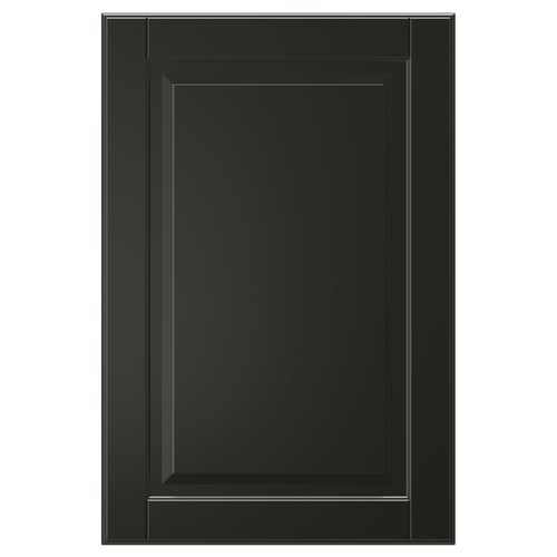 En enda svart BODBYN skåpdörr med en klassisk fasad paneldesign, slätlackerad yta.