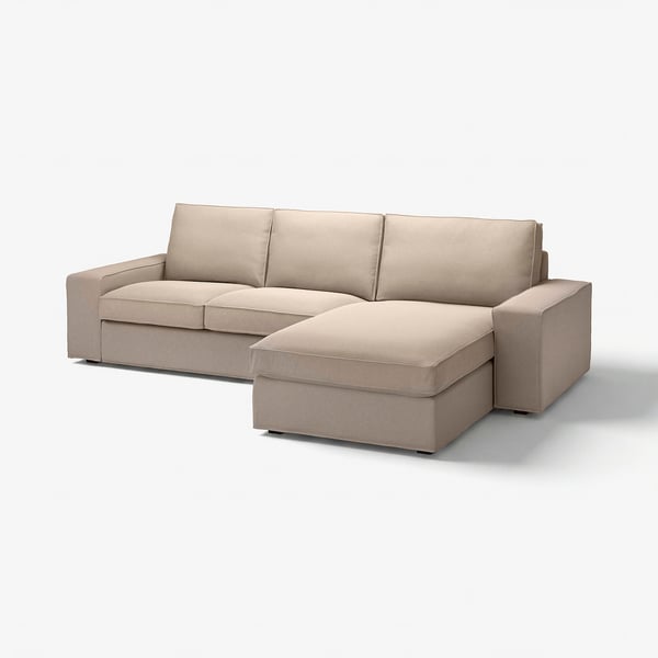 Modern beige KIVIK-soffa med schäslong, låga armstöd, fickfjäder och skumstolar, avtagbara överdrag.