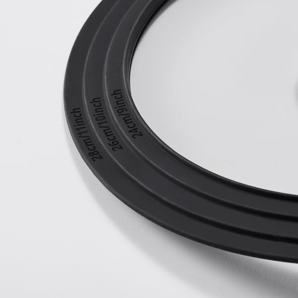 Svarta silikonringar staplade, märkta 24 cm/9 tum, 25 cm/10 tum, 26 cm/10 tum. Visar kvalitet genom tydliga, precisa markeringar.