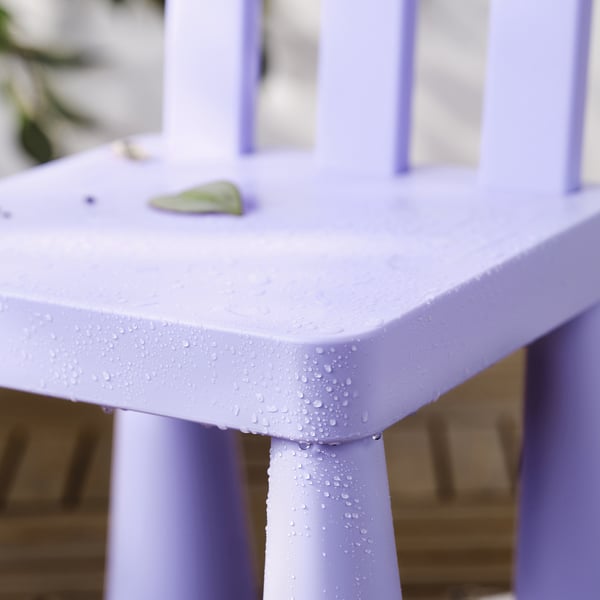 Lavendel barnbord med vattendroppar, perfekt för utomhusbruk.