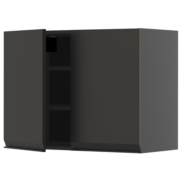 Modernt mörkgrått minimalistiskt skåp med två hyllor, en öppen dörr och eleganta handtag.