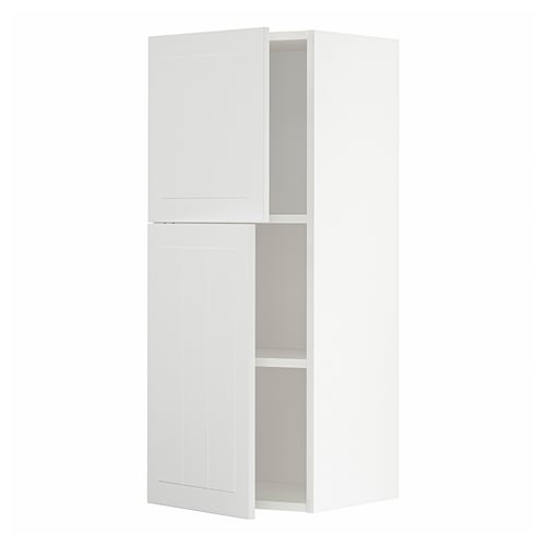 Ett vitt METOD köksskåp med två dörrar. Den är rektangulär och modern, designad för förvaring.