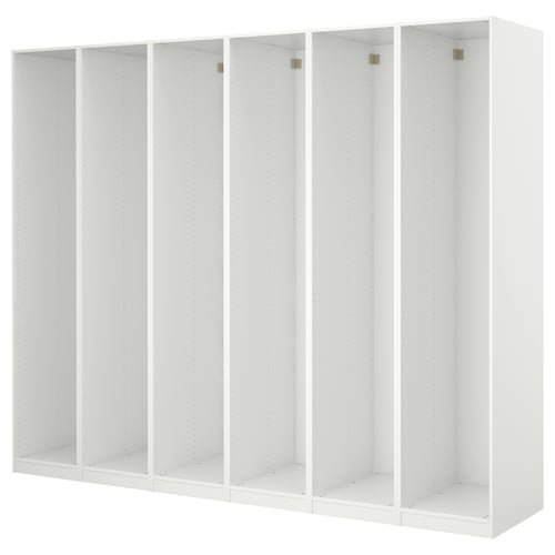 Vit ikea PAX garderobsstomme med modulära förvaringsfack.
