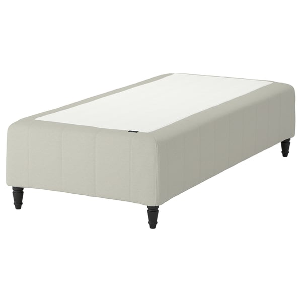 En RÅHOLMAR sängbotten i beige tyg med fem komfortzoner för stöd för ryggraden. Den har träben och en vadderad design.