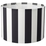 Ikea RINGSTA svart- och vitrandig cylinderformad lampskärm, tillverkad av återvunnen polyester.