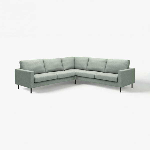 SALTSJÖBADEN: ljusblå, fyrsitsig, modern hörnsoffa, slank design, med mörka träben.