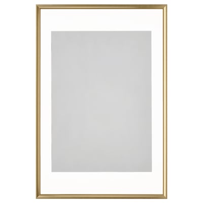 Guldinramad tom bild, med ljusgrå matta, redo att hängas upp.