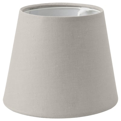 SKOTTORP grå lampskärm i tyg med konisk form och enkel design.