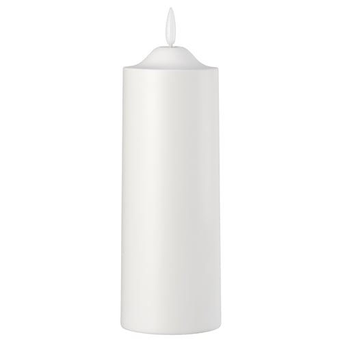 Ett vitt, cylindriskt LED-ljus från SMÅLOM med en subtil flimmereffekt som skapar en varm atmosfär utan brandrisk. Tillverkad av polypropenplast.
