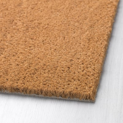 Dörrmatta i naturfiber, tätt vävd med en stadig baksida. Strukturerad yta för grepp, perfekt för utomhusbruk.