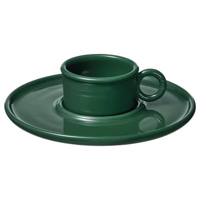 Mörkgrön kaffekopp i keramik med matchande fat och handtag. Enkel, elegant design. Perfekt för te eller kaffe.