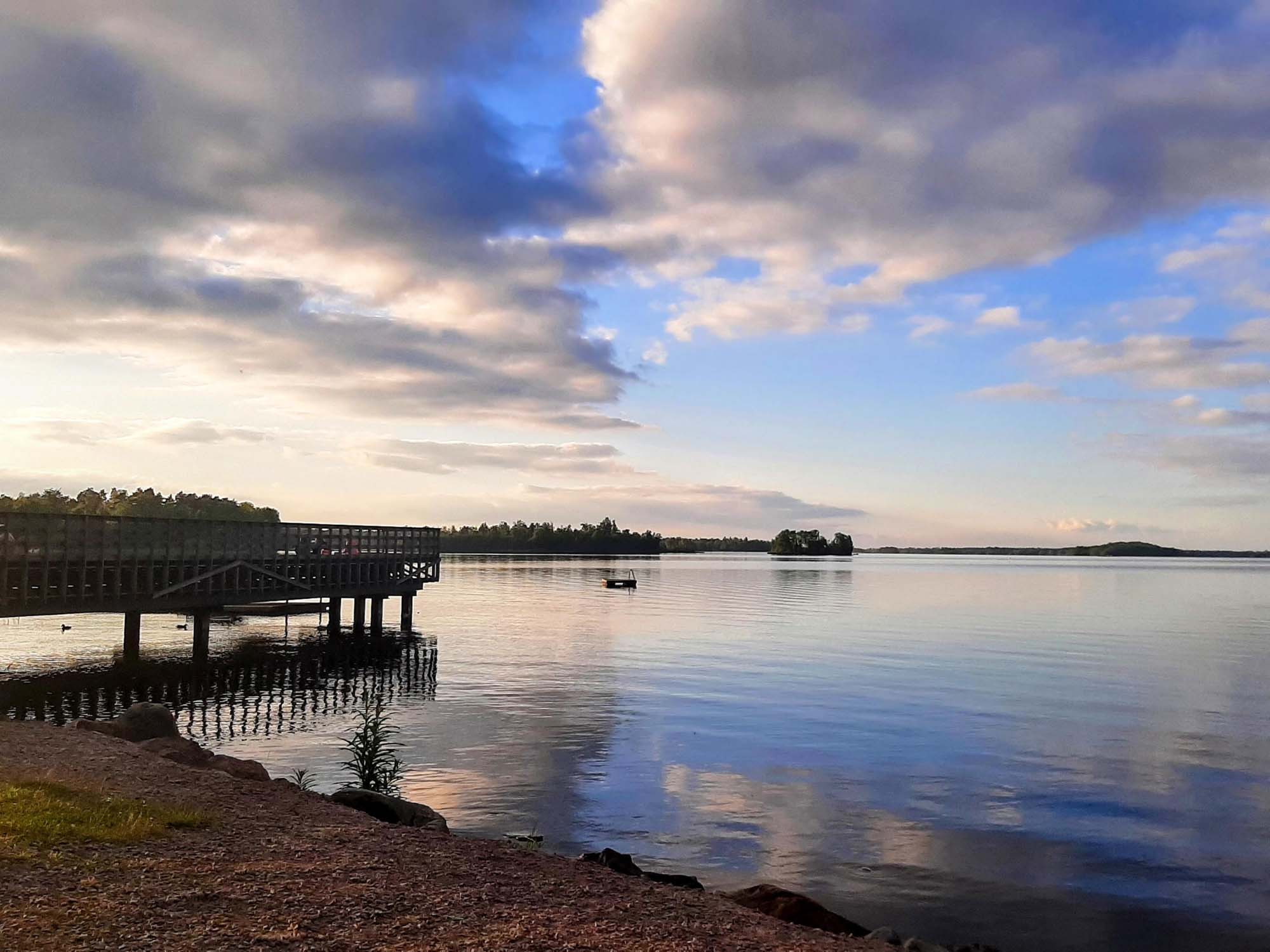 A view of Lake Mockeln in Älmhult at dusk, taken from the beach 