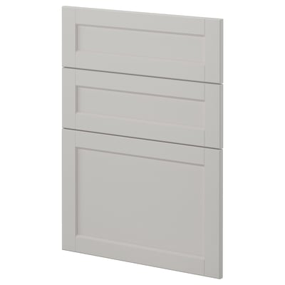 White METOD kitchen cabinet with bevelled edges.