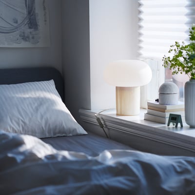 DEJSA מנורת שולחן, בז'/חלבי זכוכית, 28 ס"מ
