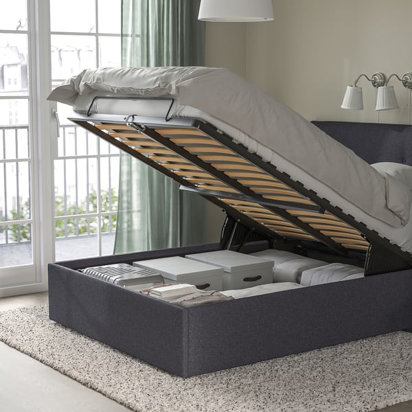 IDANÄS מיטה מרופדת עם אחסון, Gunnared אפור כהה, 140x200 ס"מ