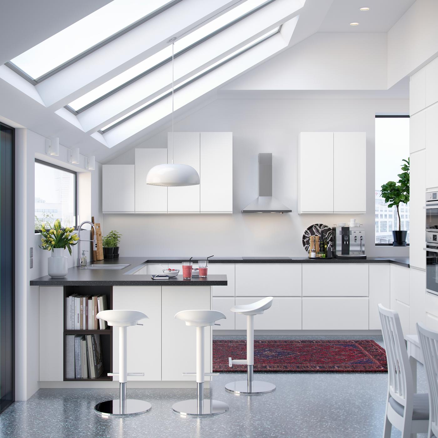 A big kitchen with white fronts 