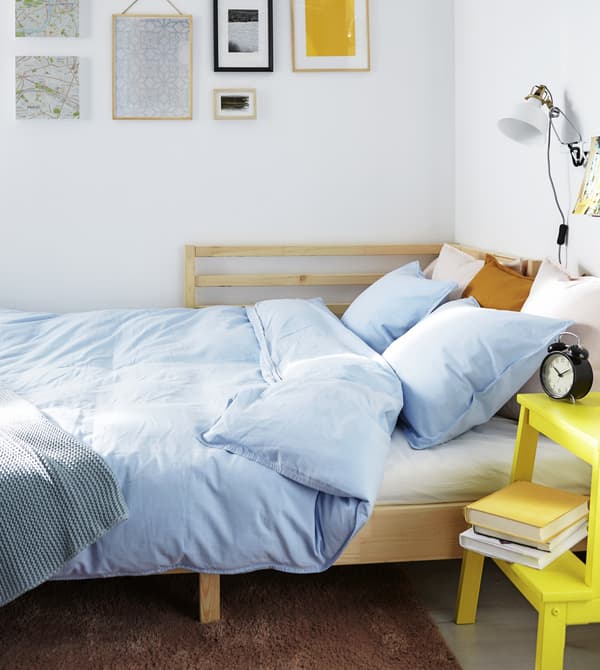 A day bed is the perfect solution for a living space that converts to a bedroom at night. Just extend it to make a double bed.