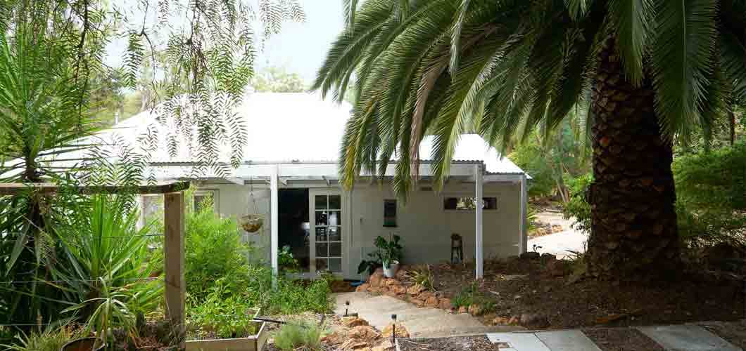 a-family-bungalow-in-a-natural-setting