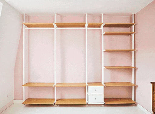 A gif illustrating how Amélie filled her ELVARI custom open wardrobe unit.