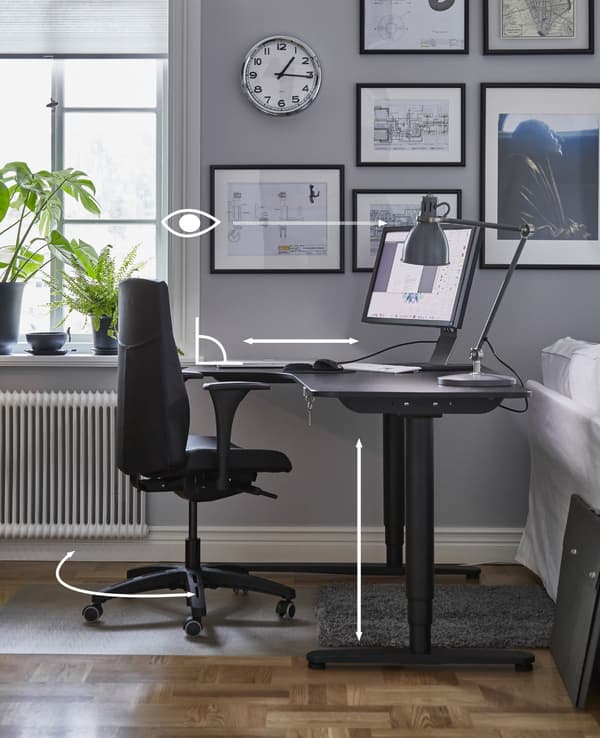 A graphic showing the right desk height and body position for working while sitting at a desk.