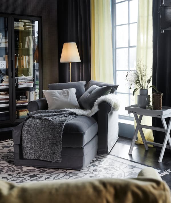 A GRÖNLID chaise longue with a TALLMYRA medium grey cover and cushions in a living room setting.