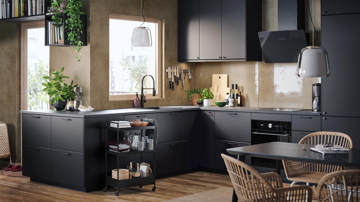 A kitchen with KUNGSBACKA