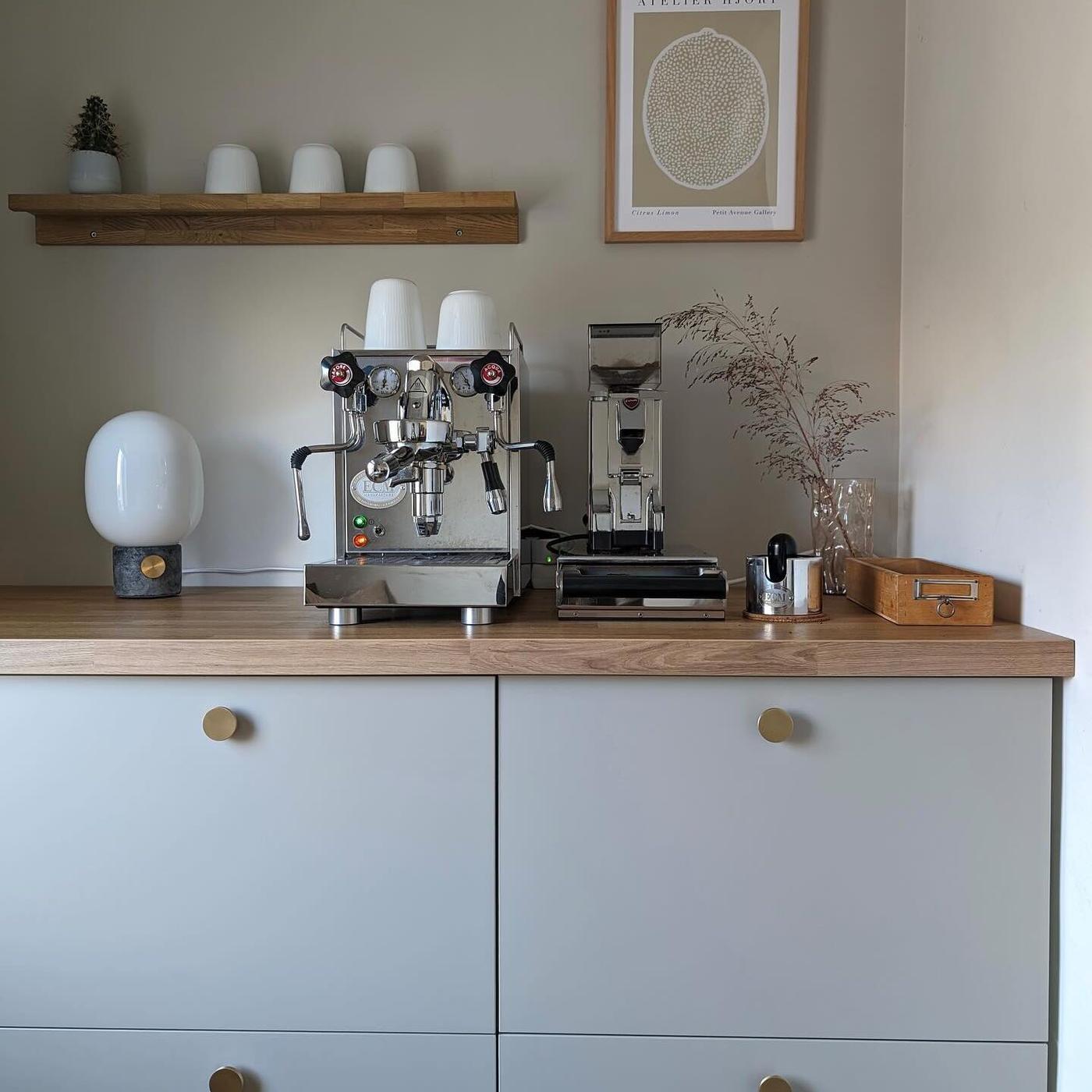 A METOD kitchen with HAVSTORP for the barista