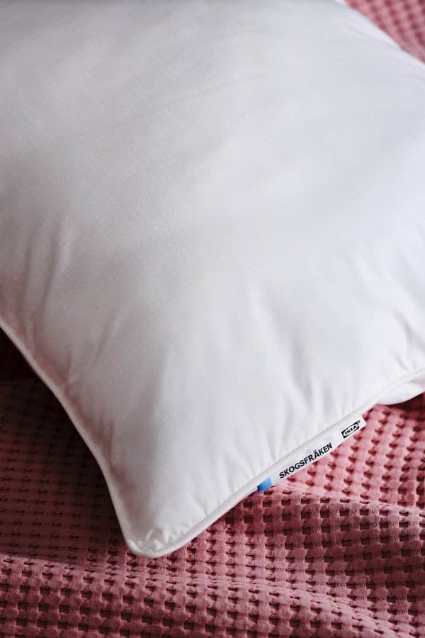A picture of an rgonomic pillow.