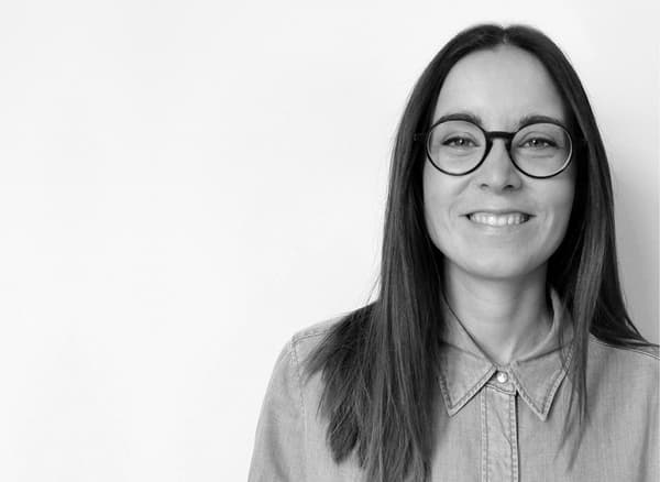 A portrait of illustrator Anna Viktorsson.
