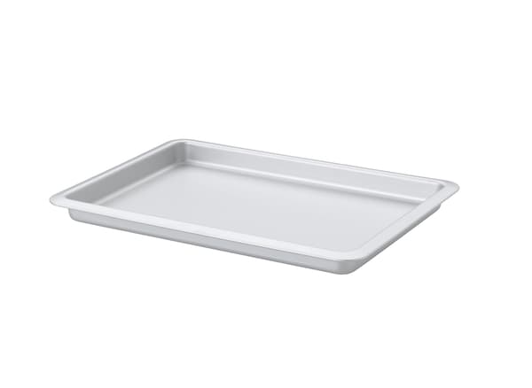 A silver baking tin.