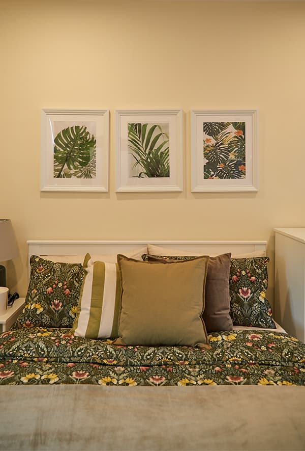 A sofa with decorative sofa covers and cushions.