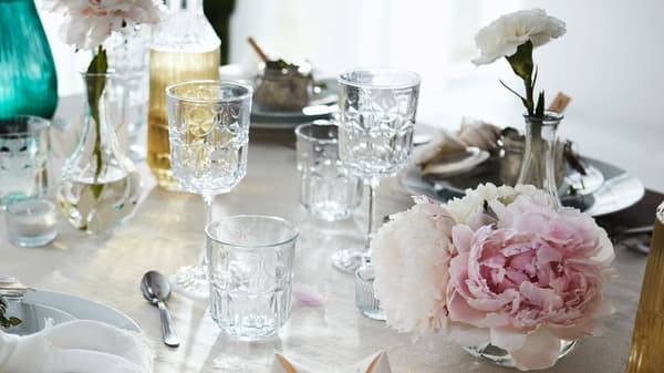 A traditional elegance wedding table setting