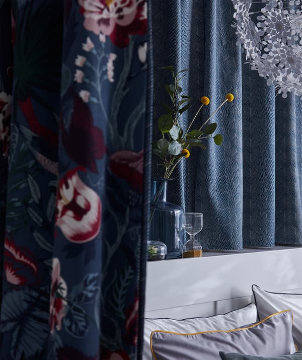 A wall has been covered with IKEA ILDRID fabric with a subtle graphic pattern in blue and beige.