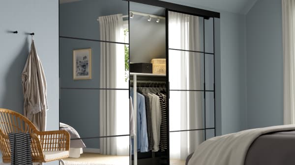 A wardrobe with SKYTTA mirror sliding doors.