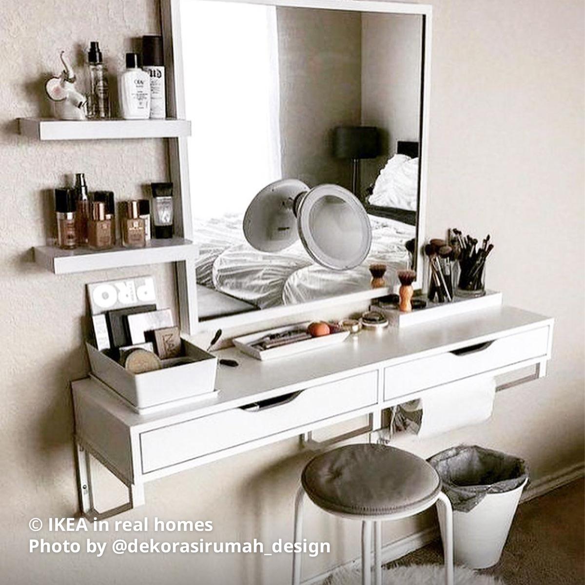 A white EKBY ALEX wall shelf with RAMSHULT bracket for extra support located at the side of the bedroom for a makeshift dresser for makeup area. Photo by instagrammer @dekorasirumah_design  from IKEA in real homes ©