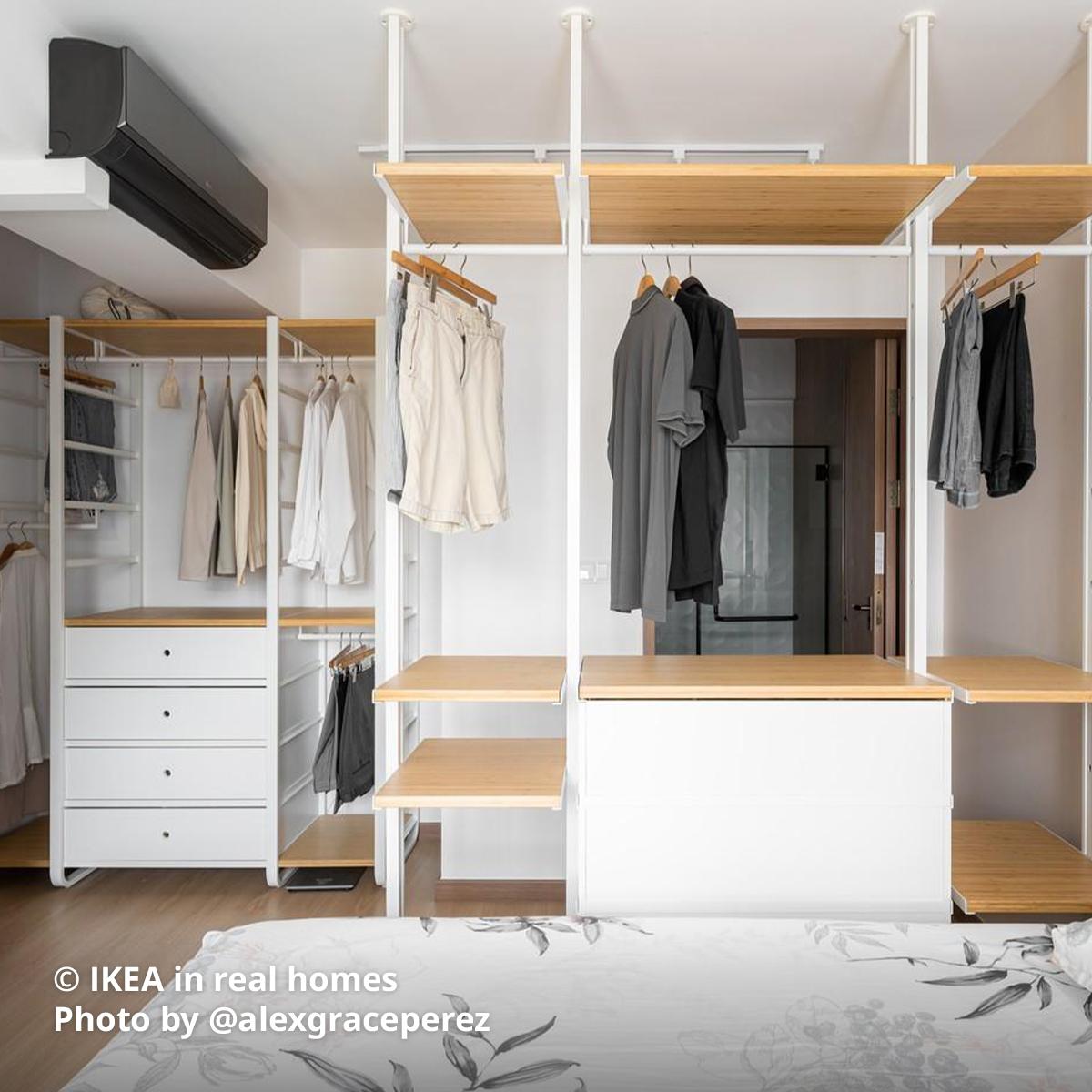 A white framed with oak shelving ELVARLI wardrobe combination in the master bedroom. Photo by instagrammer @danavenue_sg from IKEA in real homes ©