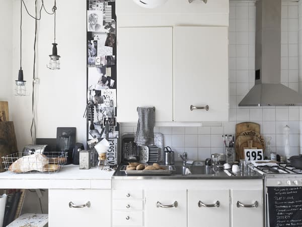 A white kitchen with metallic features.