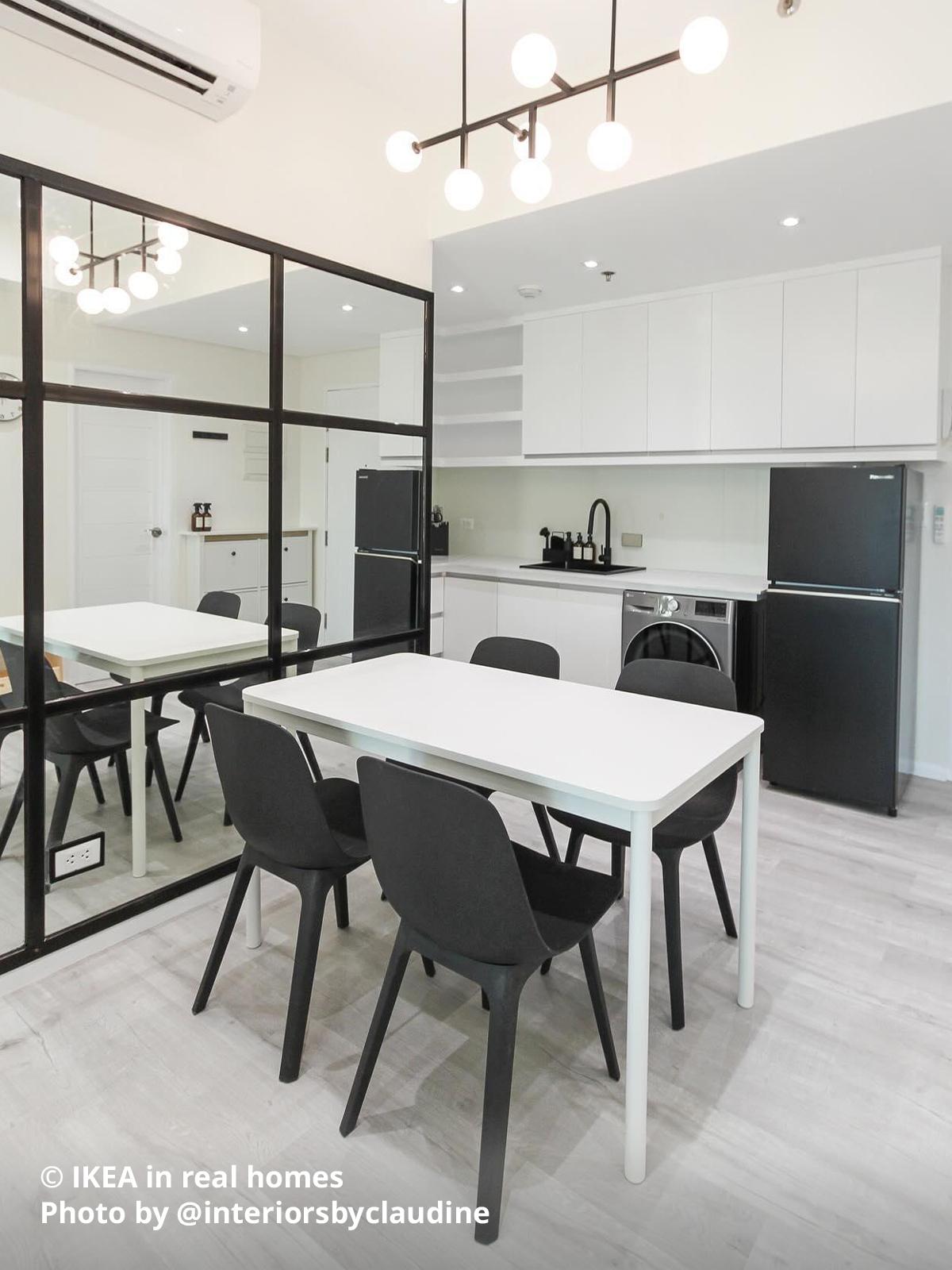 A white STRANDTORP dining table with anthracite ODGER dining chairs in the dining area next to the kitchen. Photo by instagrammer @interiorsbyclaudine for IKEA in real homes ©