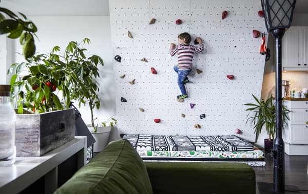 Aidez les enfants à se défouler à l'intérieur.