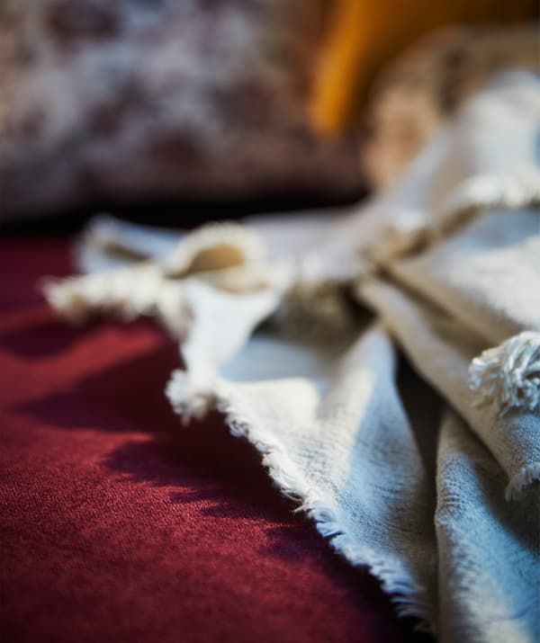 Alas JOFRID yang diperbuat daripada kapas dan linen ini tidak diwarna dan tidak diluntur, warna semula jadinya diperoleh daripada bahan boleh diperbaharui.