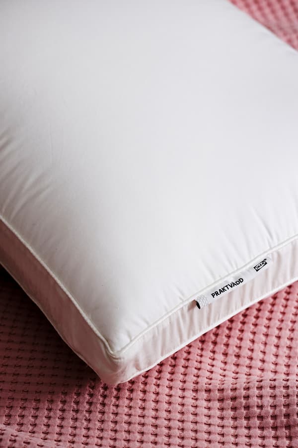Almohadas de espuma y espuma viscoelástica.