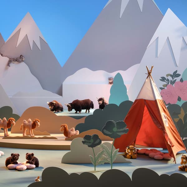 ALPTALL collection Himalayan wildlife animal photo boards. Take a photo with Himalayan wildlife animal photo boards around the store and learn about fun wildlife facts. Activity is open to children aged 5 to 12 years old.