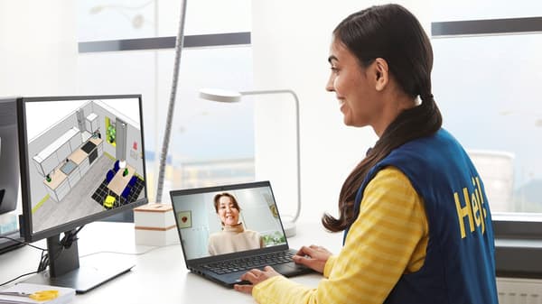 An IKEA planning specialist advises a customer on kitchen planning via video-conference on a screen.