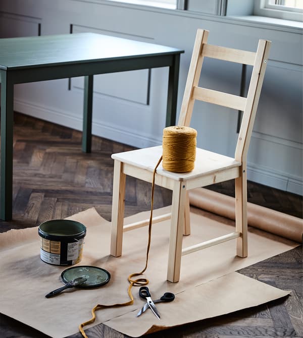 An old chair is ready to be painted and wrapped with yarn.