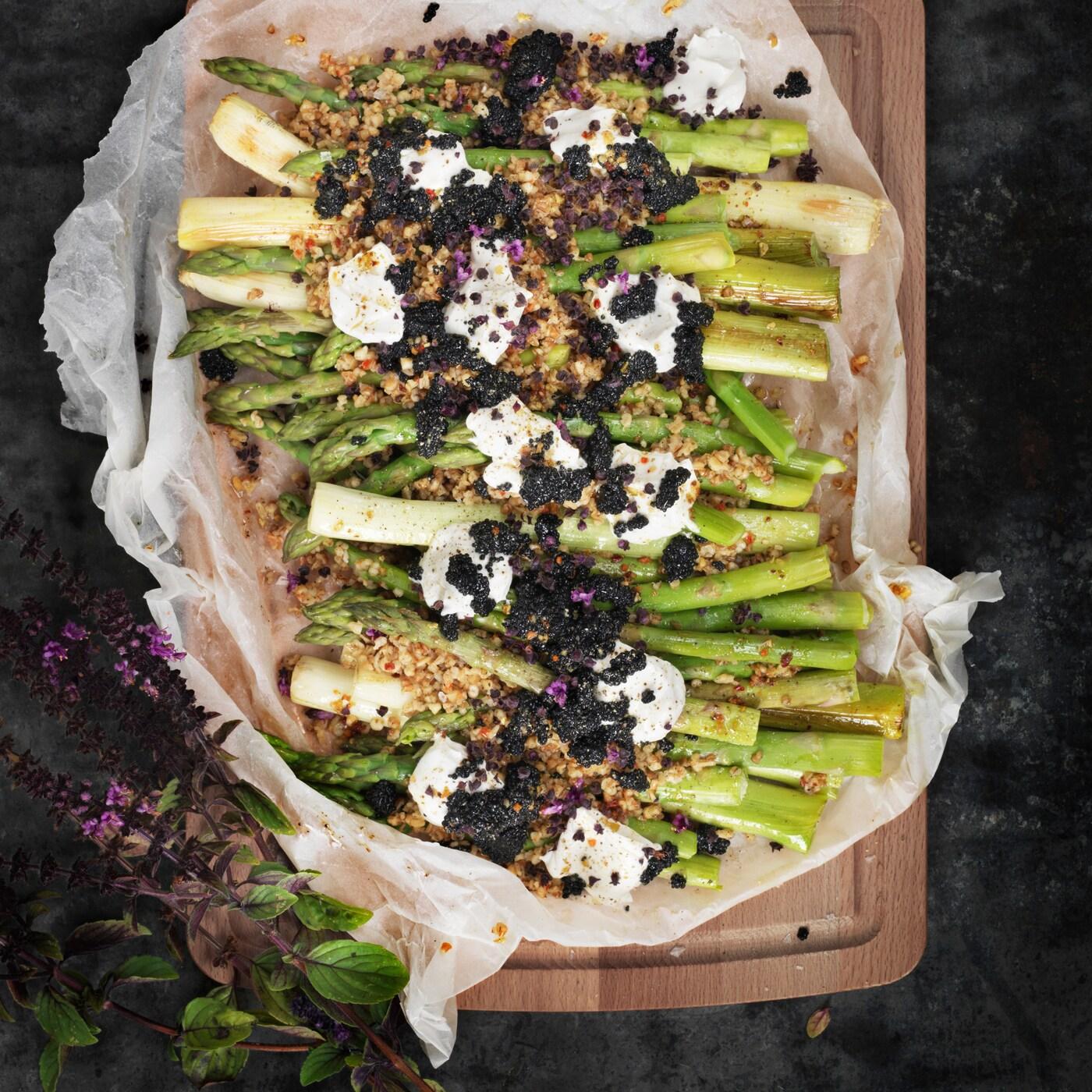 Asperges als bijgerecht op het midzomermenu.