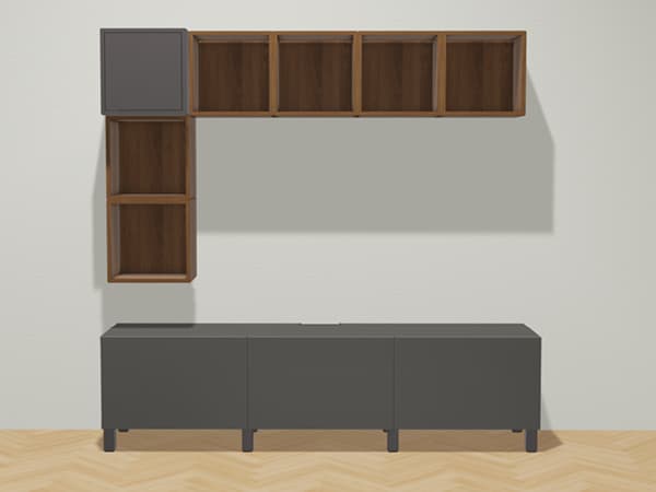 Auf dem Boden steht ein graues Besta Regal und darüber ein Regal aus Holz mit einer grauen Tür in der Ecke.