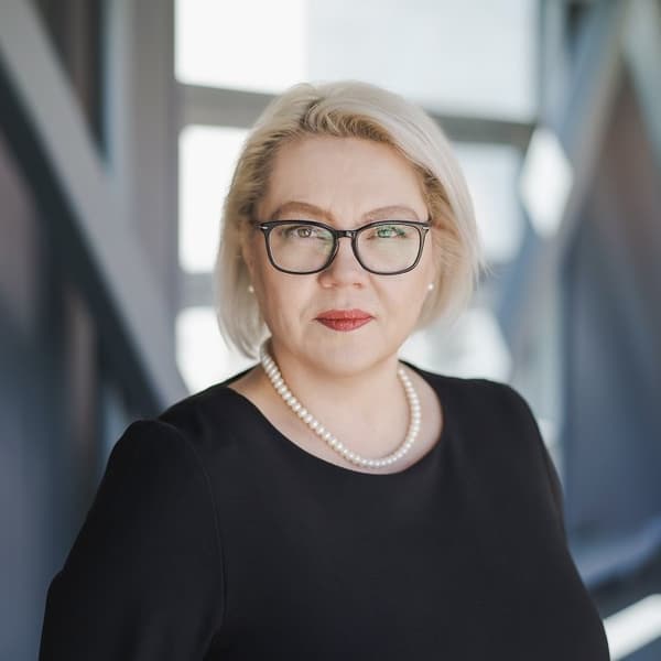 Aušra Zigmontienė, Associate Professor at the Faculty of Environmental Engineering, VILNIUS TECH - blond woman with black sunglasses, black top, black eyeglasses, red lips and white pearl necklace